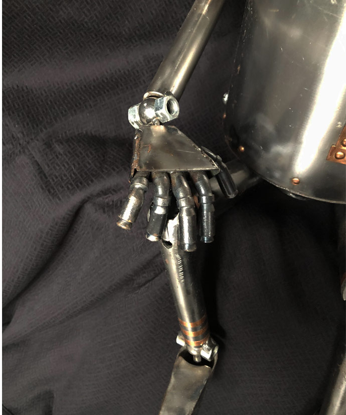 robot hands metal scupture Queens New York de nadie