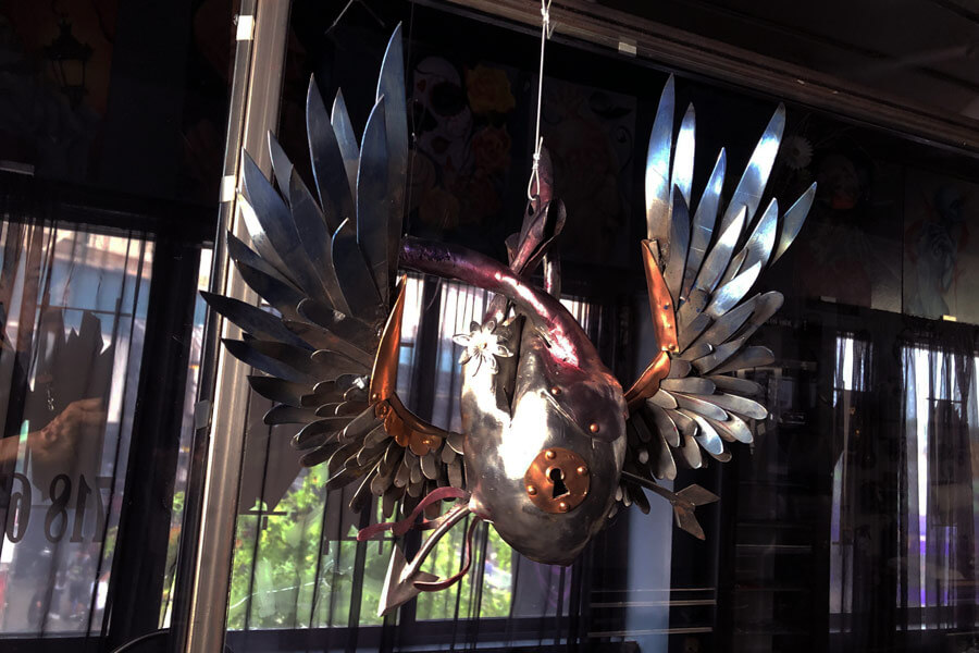 Hand made metal sculptures Queens New York De Nadie